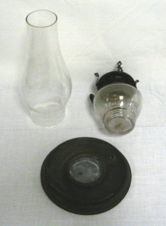 1870 KEROSENE LAMP W/SCREW-ON TIN BASE; MOLDED IN TH