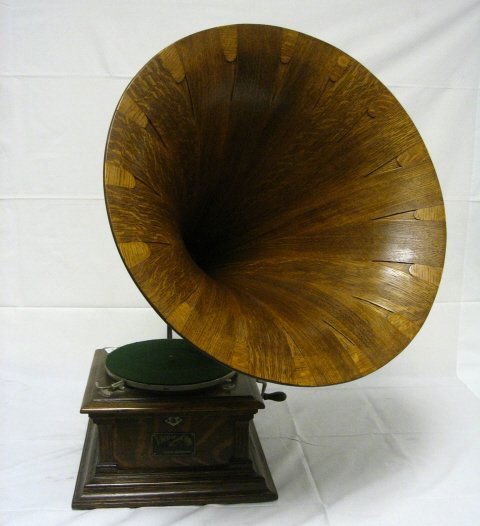 248: VICTOR OAK TABLE TOP VICTROLA, MODEL VICIII W/OAK