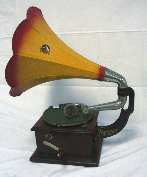 SMALL TABLE TOP VICTROLA, MODEL VICO; METAL HORN H - 3