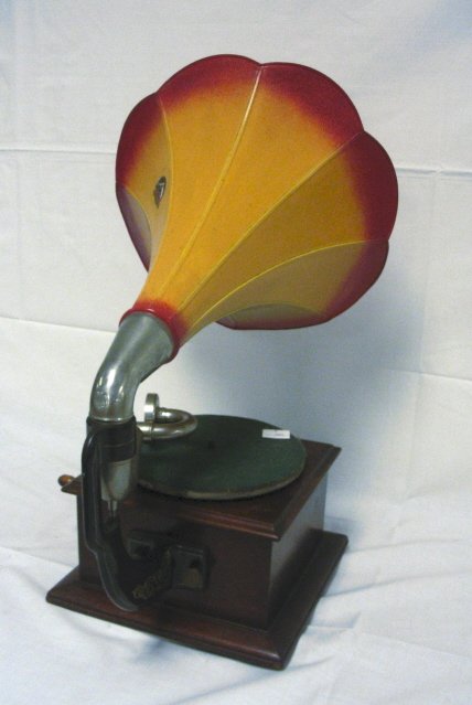 SMALL TABLE TOP VICTROLA, MODEL VICO; METAL HORN H - 4