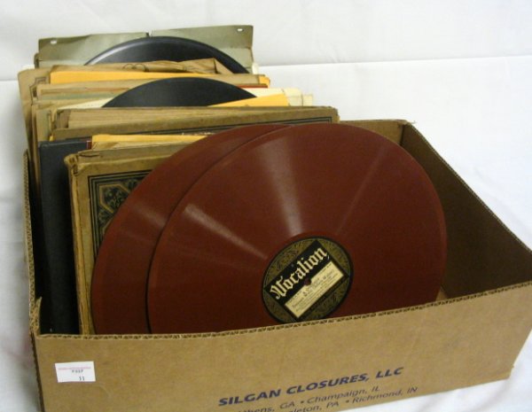 LOT OF VICTOR RECORD BOOKS & ASSORTED 78 RPM RECOR