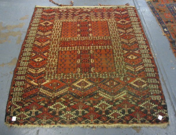 ORIENTAL RUG; 5 FT 1 IN X 3 FT 11 IN