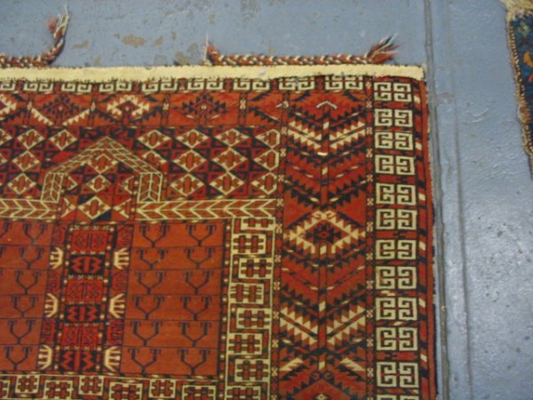 ORIENTAL RUG; 5 FT 1 IN X 3 FT 11 IN - 3