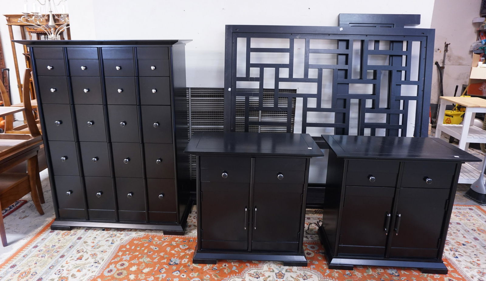 BROYHILL 4 PC BEDROOM SET (1 of 3)