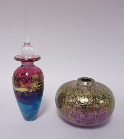 IRREDESCENT ART GLASS LOT: IRREDESCENT ART GLASS LOT, PERFUME BOTTLE AND VASE.
