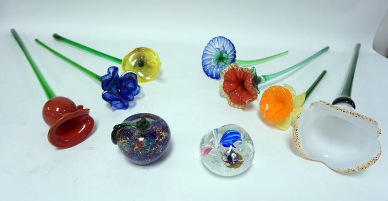 BLOWN GLASS FLOWER LOT (1 of 4)