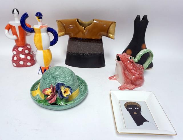 POTTERY 7 PIECE LOT: LOT OF 7 PIECES OF POTTERY. INCLUDING KAMONA, WOMANS HAT WITH FLOWER, FROG TEA POT BY FITZ AND FLOYD, ETC.