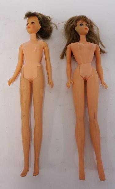 LOT 2 MATTEL BARBIE DOLLS: MATTEL 1965 BARBIE AND 1966 BARBIE DOLLS