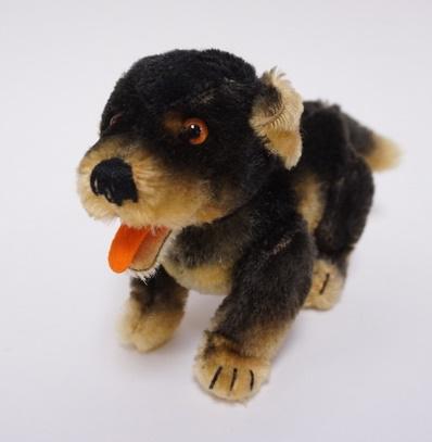 STEIFF DOG: STEIFF DOG APPROX 5 1/2 IN HIGH