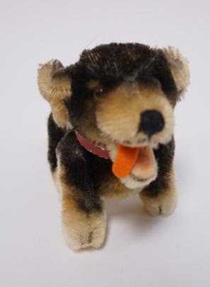STEIFF DOG: STEIFF DOG APPROX 3 3/4 IN HIGH