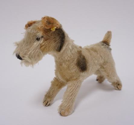 STEIFF DOG: STEIFF DOG APPROX 6 3/4 IN HIGH