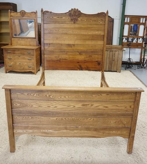 ANTIQUE OAK BED (1 of 2)