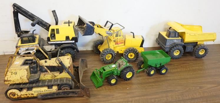 6 PC TOY LOT: 6 PC TOY LOT, TONKA CONSTRUCTION AND JOHN DEERE