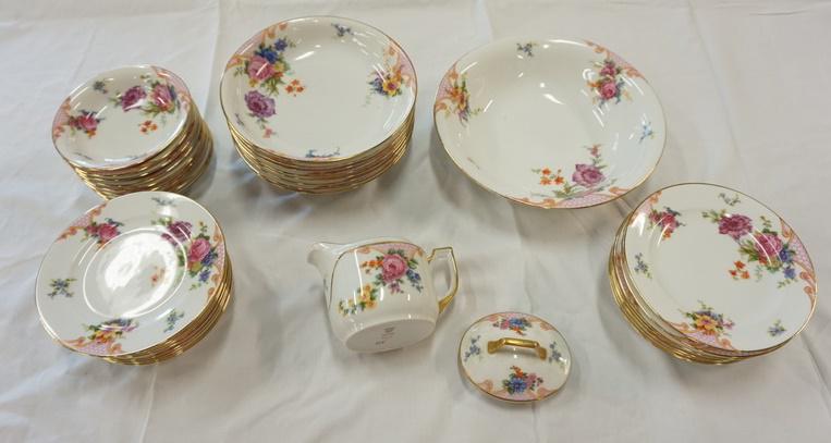 CZECHOSLOVAKIAN DINNERWARE: LOT OF 39 PCS CZECHOSLOVAKIAN DINNERWARE