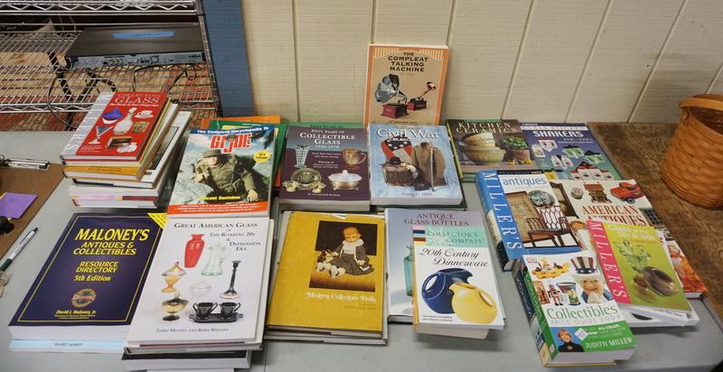 LARGE LOT ANTIQUE REFERENCE BOOKS (1 of 1)