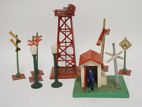 9 PC LIONEL ACCESSORIES (1 of 1)