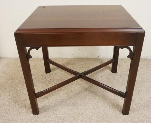STATTON OLD TOWNE END TABLE (1 of 3)