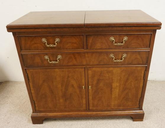 THOMASVILLE FLIP TOP SERVER (1 of 3)