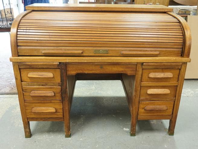 MAHOGANY C ROLL TOP DESK MARSHALL FIELD (1 of 2)
