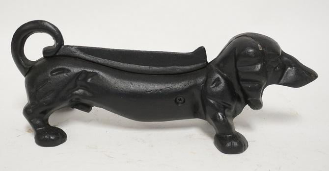 DACHSHUND  CAST IRON BOOT SCRAPE (1 of 2)