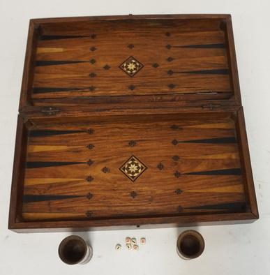 INLAID CHECKER & BACKGAMMON BOX/ BOARD (1 of 2)