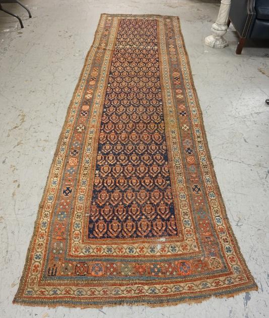 ORIENTAL RUNNER (1 of 3)