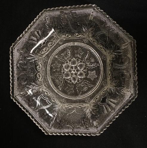 LACEY FLINT GLASS 9 1/8 IN OCTAGONAL BOWL (1 of 2)