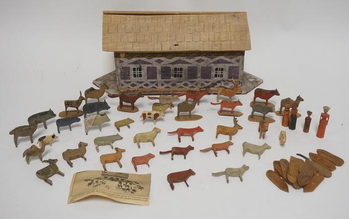 FOLK ART WOODEN NOAHS ARK W/ ANIMALS (1 of 1)