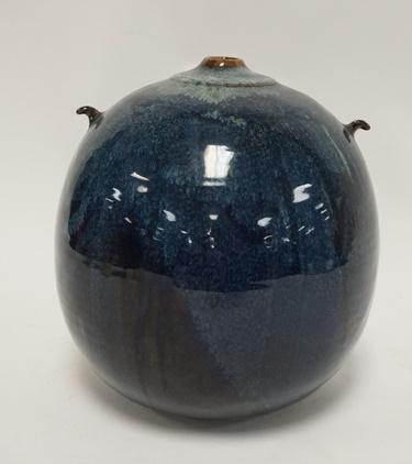 LARGE POTTERY VESSEL BY THE CLAY CELLAR (1 of 4)