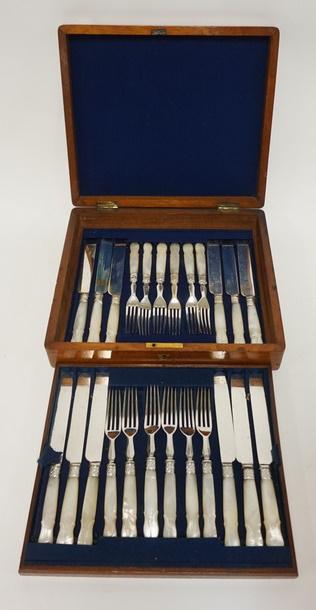 BOX SET 24 PC MOP HANDLE FISH KNIFE & FORKS (1 of 3)