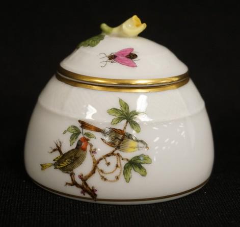 HEREND PORCELAIN SMALL COVERED POT (1 of 4)