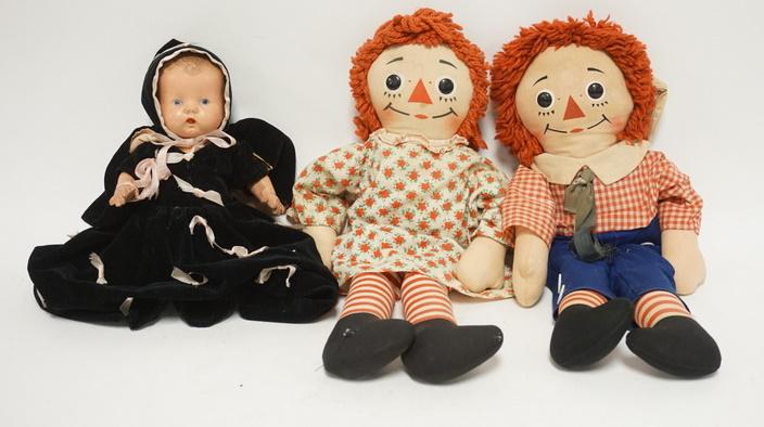 3 DOLLS RAGGEDY ANNE & ANDY & A BABY DOLL: THREE DOLLS; RAGGEDY ANNE & ANDY & A BABY DOLL, BABY DOLL HAS A BLACK DRESS CAPE & HOOD, LARGEST DOLL IS 18 1/2 IN