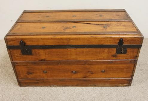 ANTIQUE FLAT TOP TRUNK (1 of 2)