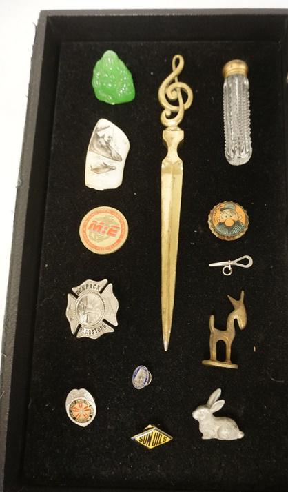 INTERESTING LOT OF SMALL ITEMS: LOT INCLUDES BRASS MUSICAL LETTER OPENER, SMALL BUDDHA, CUT GLASS VIAL, SCRIMSHAW BEAD WITH WHALE DECORATION, MARINE CORPS ASSOC.MEDALLION, OLD CARTOON BOTTLE CAP *THE CAPTAIN*, BRASS DONKEY WITH ILLE