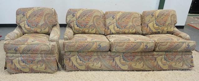 2 PIECE UPHOLSETERD LIVING ROOM SUITE (1 of 3)