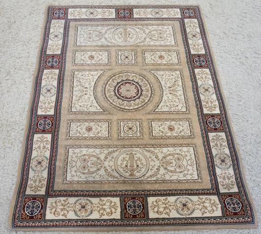 THROW RUG-EARTH TONES: THROW RUG-EARTH TONES, 5 FT 2 IN X 3 FT 11 IN