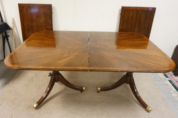 HERITAGE *REGENCY COURT* DINING TABLE (1 of 3)
