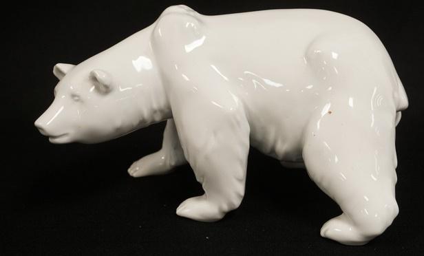KPM PORCELAIN LARGE POLAR BEAR (1 of 3)