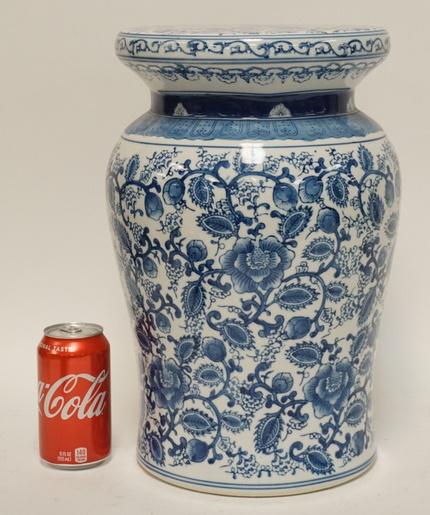 BLUE & WHITE ASIAN GARDEN SEAT: BLUE & WHITE ASIAN GARDEN SEAT 15 1/4 IN H 9 1/2 IN TOP DIAMETER