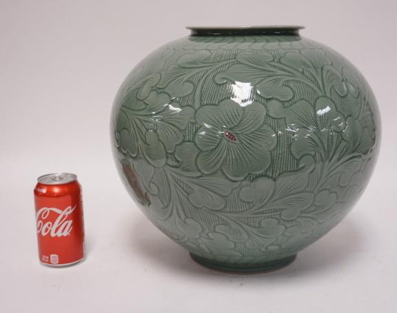 LARGE DECORATED CELADON VASE (1 of 3)