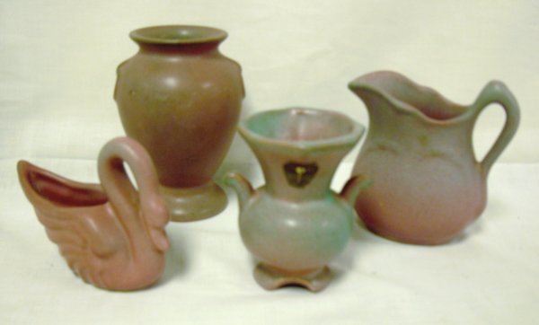 4 SMALL PIECES OF NILOAK ART POTTERY; ALL ARE SIG