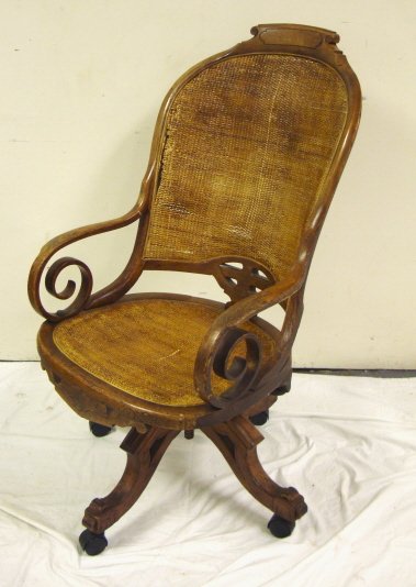 VICTORIAN SWIVEL DESK CHAIR W/BENTWOOD ARMS; 44 1