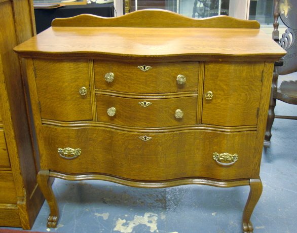 CLAW FOOT OAK CHEST W/SERPENTINE FRONT; 3 DRW, 2