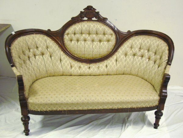 WALNUT VICTORIAN MEDALLION BACK LOVESEAT W/BURL P