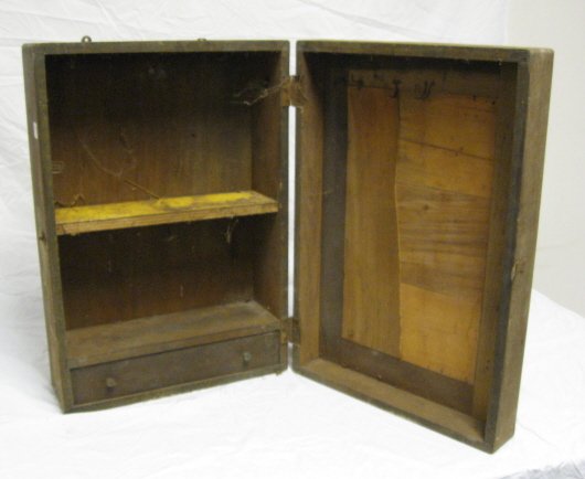 KEEN KUTTER HANGING TOOL CABINET; 25 3/4 IN H, 17 - 3