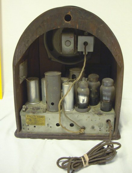 PHILCO CATHEDRAL TABLE TOP RADIO, WOODEN CASE; SU - 3