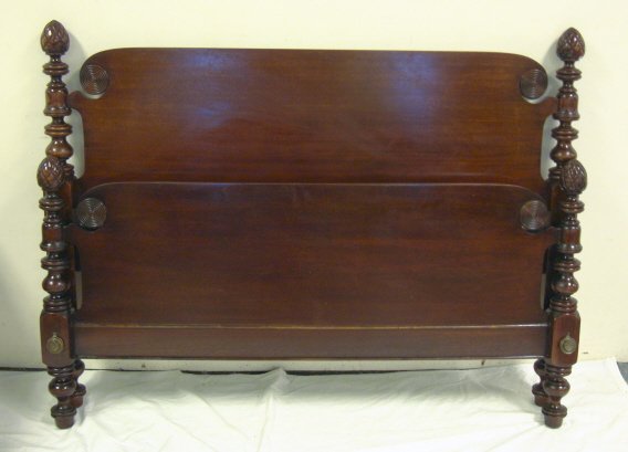 MAHOGANY FULL SIZE BED W/PINEAPPLE FINIALS; HAS R