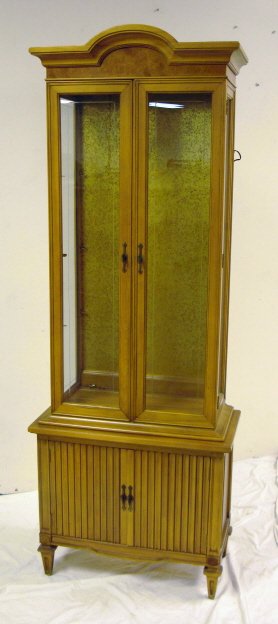 LIGHTED DISPLAY CABINET; 28 IN W, 77 IN H, 14 IN