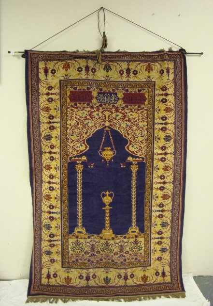 HANGING ORIENTAL CARPET; 4 FT 1 IN X 6 FT 5 IN