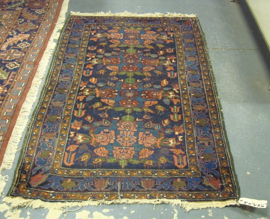 3 FT 6 IN X 5 FT 6 IN PERSIAN RUG
